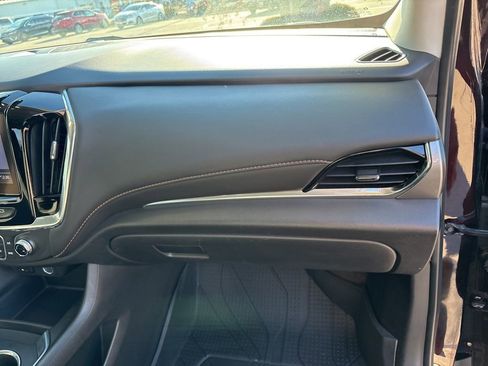 Used 2020 Chevrolet Traverse LT image 25
