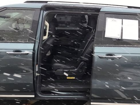 Used 2024 Kia Carnival SX image 14