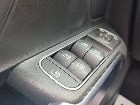 Used 2024 Mercedes-Benz GLB 250 image 10