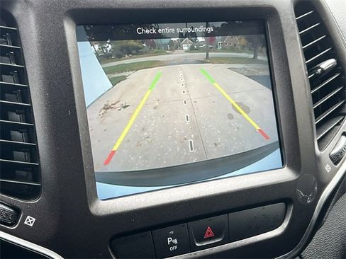 Used 2022 Jeep Cherokee Trailhawk image 24