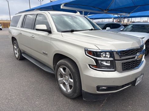 Used 2017 Chevrolet Suburban LT image 6
