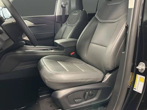 New 2026 Ford Explorer Active w/ Active Comfort Package AWD/4WD image 9