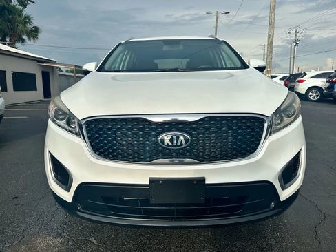 Used 2016 Kia Sorento LX image 3