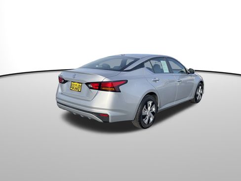 Used 2019 Nissan Altima 2.5 S image 3