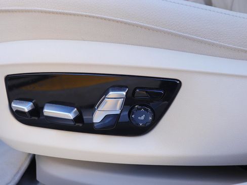 Used 2018 BMW 740i image 23