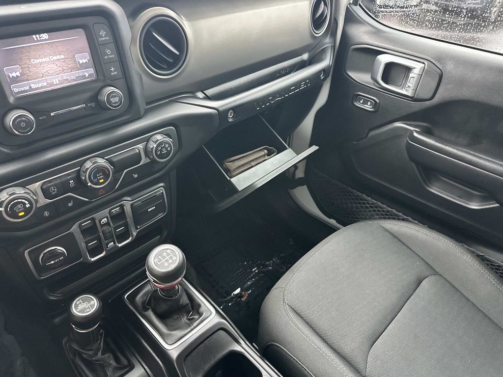 Used 2018 Jeep Wrangler Unlimited Sport S AWD/4WD image 32