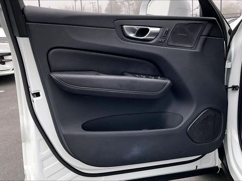 Used 2023 Volvo XC60 T8 Plus image 26