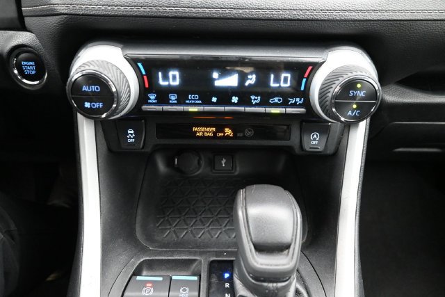 Used 2021 Toyota RAV4 XLE w/ Convenience Package FWD image 32