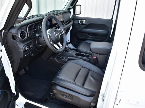 Used 2024 Jeep Wrangler High Altitude image 18