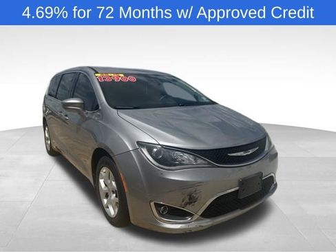 Used 2018 Chrysler Pacifica Touring Plus w/ Tire & Wheel Group FWD image 1