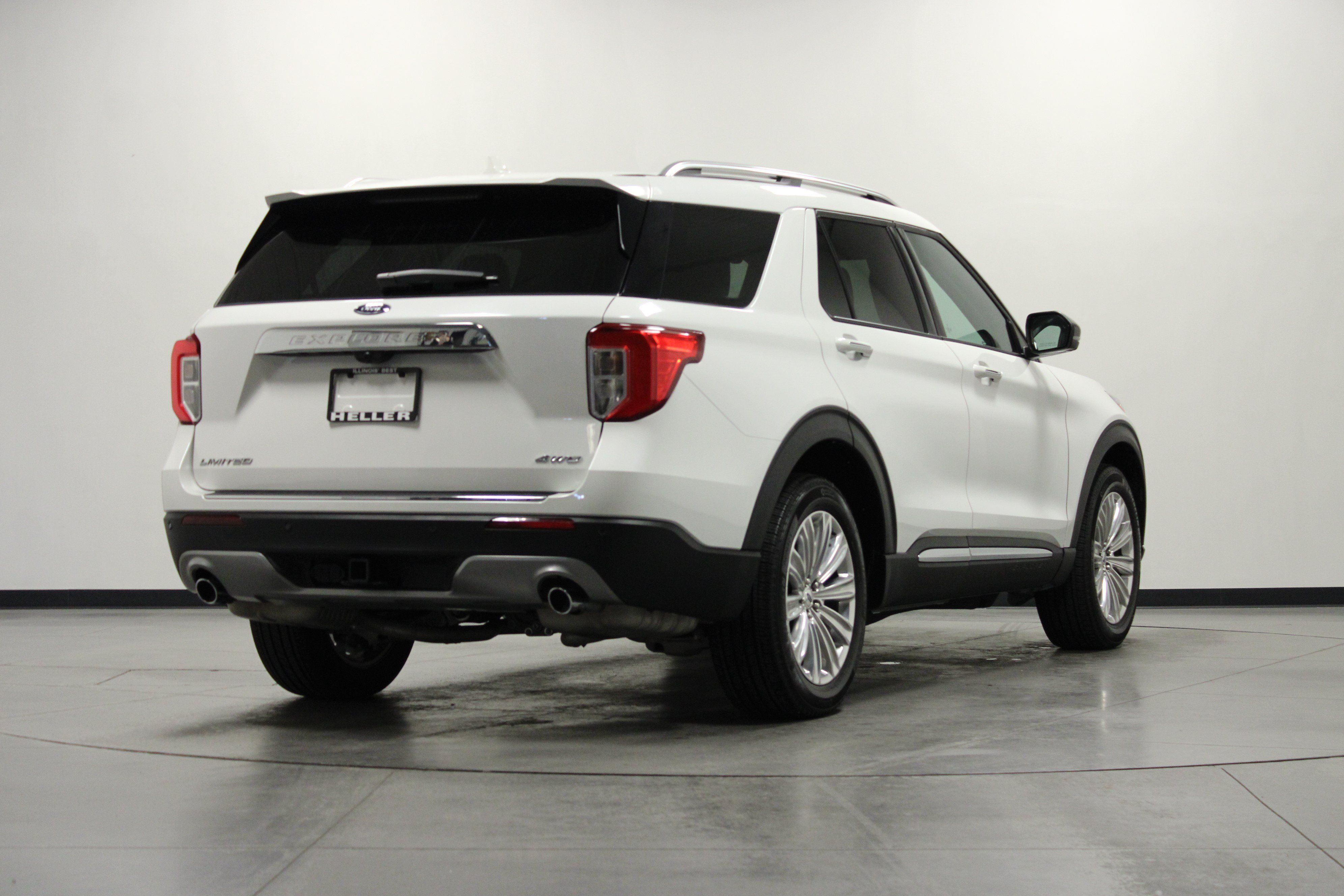 Used 2023 Ford Explorer Limited w/ Limited Technology Package AWD/4WD image 4