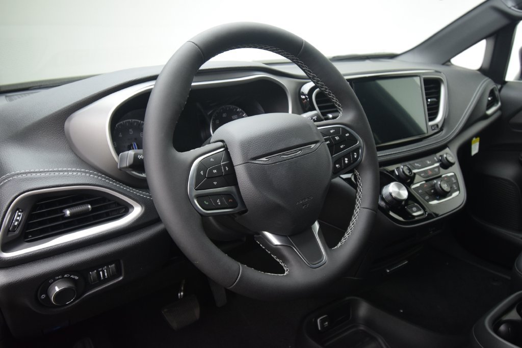New 2027 Chrysler Pacifica Select AWD/4WD image 33