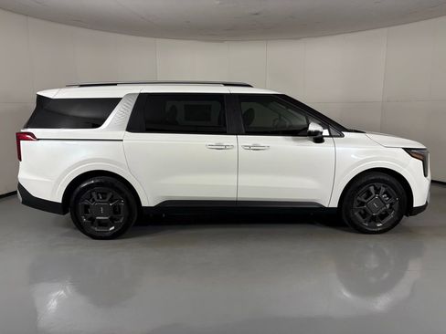 New 2026 Kia Carnival EX image 9