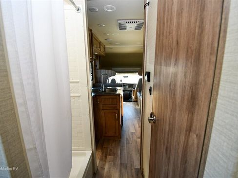 Used 2018 Chevrolet Express 4500 w/ RV Package RWD image 10