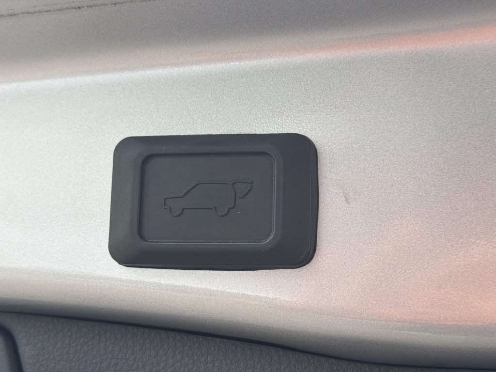 Used 2022 Toyota RAV4 XLE w/ Convenience Package FWD image 15