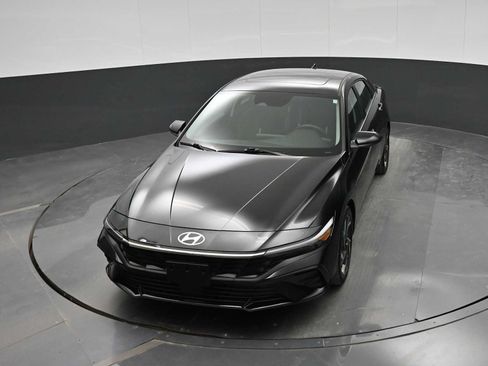 Used 2025 Hyundai Elantra SEL w/ Cargo Package FWD image 24