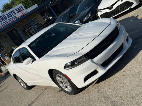 Used 2019 Dodge Charger SXT RWD image 3