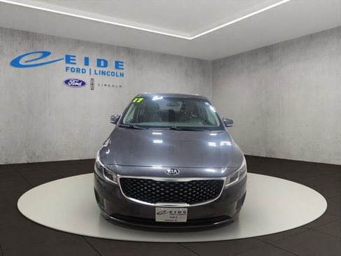 Used 2017 Kia Sedona LX w/ LX Essentials Premium Package image 4
