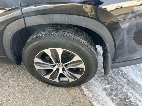 Used 2023 Toyota Highlander XLE image 14