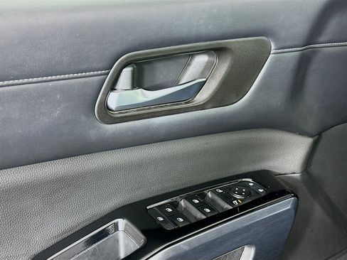 Used 2023 Nissan Pathfinder SL AWD/4WD image 15