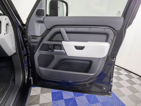 Used 2026 Land Rover Defender 130 S image 16