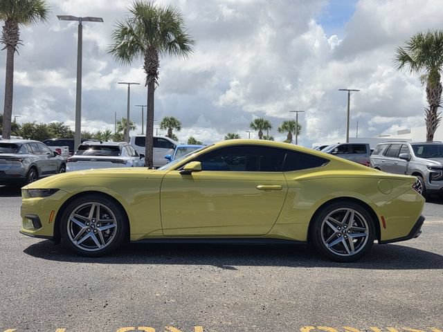 Used 2025 Ford Mustang Coupe RWD image 3