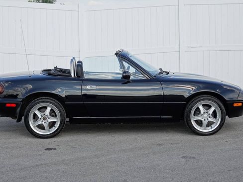 Used 1996 MAZDA MX-5 Miata RWD image 39