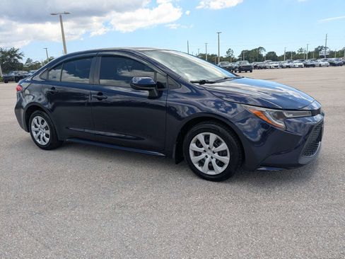 Used 2021 Toyota Corolla LE FWD image 2