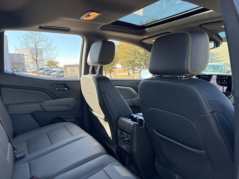 Used 2023 Chevrolet Colorado ZR2 w/ ZR2 Convenience Package III image 11