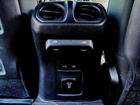 Used 2019 Jeep Wrangler Unlimited Rubicon AWD/4WD image 28