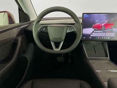 Used 2026 Tesla Model Y 2WD image 3