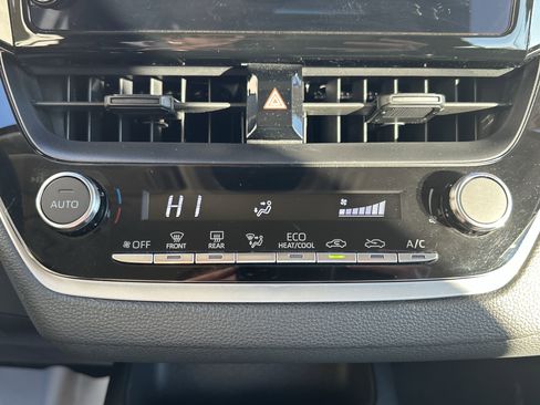 Certified 2024 Toyota Corolla LE image 28