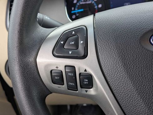 Used 2017 Ford Taurus SE FWD image 22