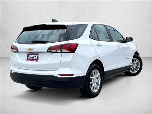 Used 2023 Chevrolet Equinox LS FWD image 2