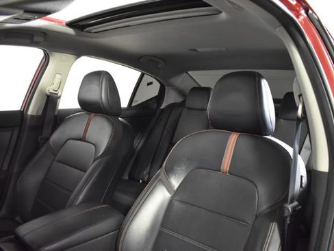 Used 2023 Nissan Sentra SR w/ SR Premium Package FWD image 11
