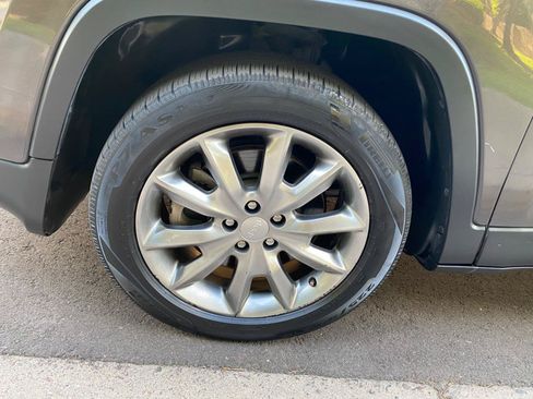 Used 2018 Jeep Cherokee Limited FWD image 24