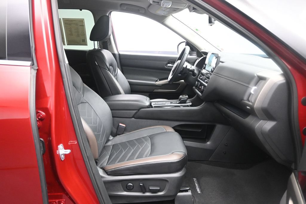 Used 2024 Nissan Pathfinder Platinum FWD image 30