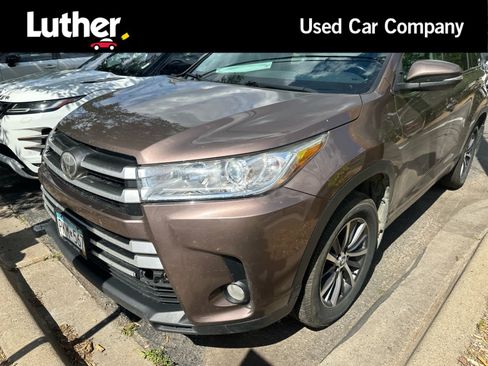 Used 2017 Toyota Highlander XLE AWD/4WD image 1