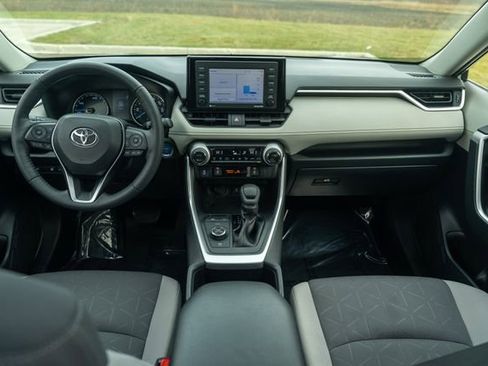 Used 2022 Toyota RAV4 XLE image 14