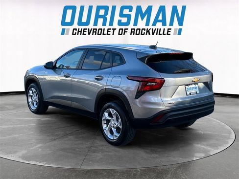 Used 2024 Chevrolet Trax LS w/ LS Convenience Package image 4