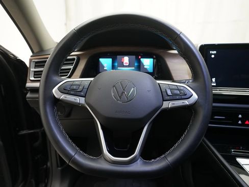 Used 2024 Volkswagen Atlas SE AWD/4WD image 4