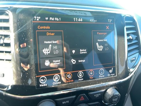 Used 2022 Jeep Grand Cherokee Laredo X image 16