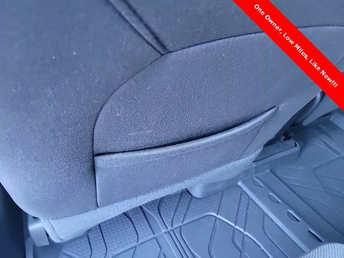 Used 2023 Chevrolet Traverse LT image 35