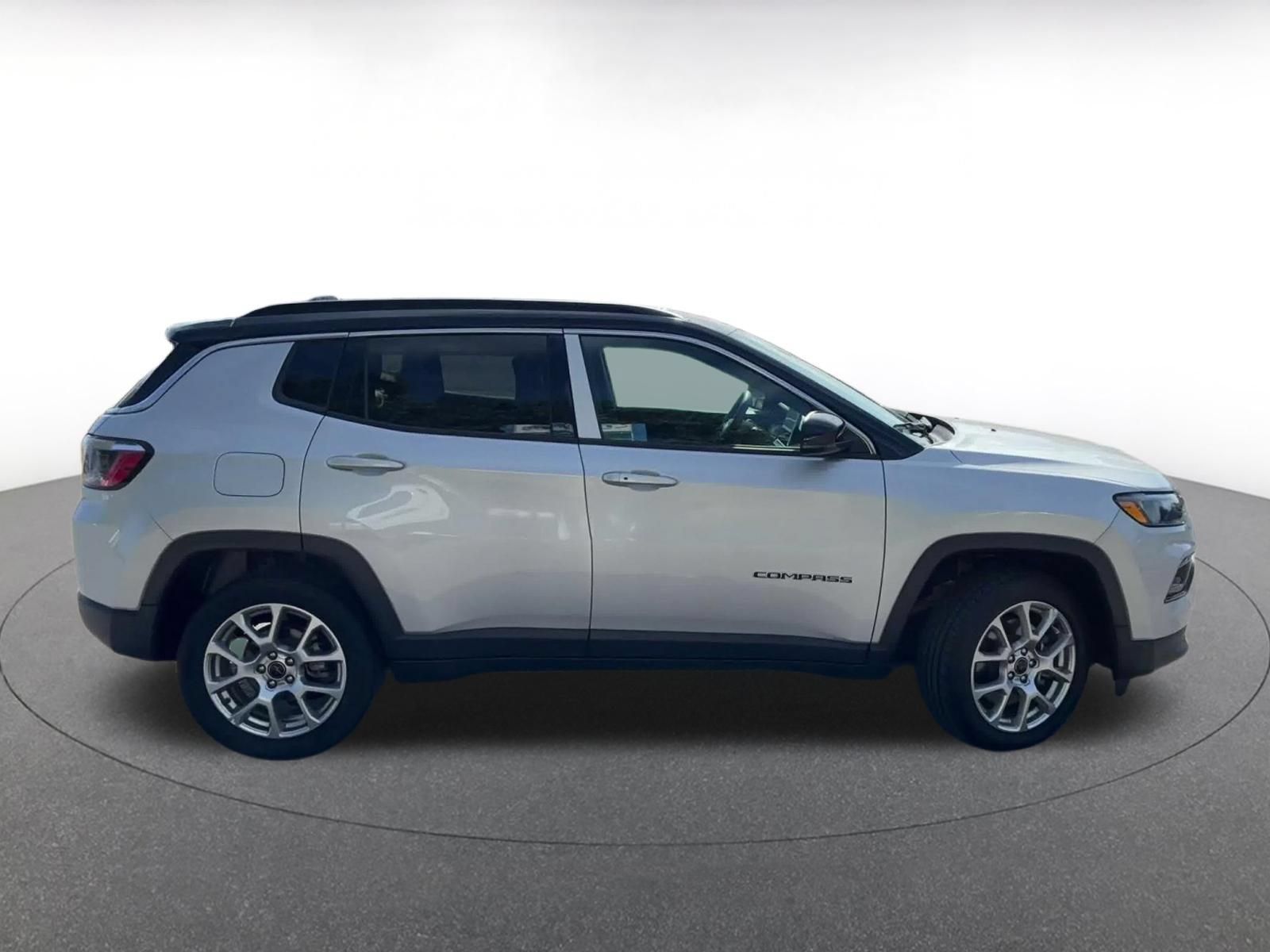 Used 2025 Jeep Compass Limited AWD/4WD image 15
