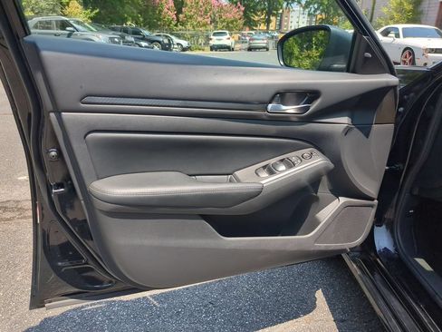 Used 2025 Nissan Altima 2.5 SV FWD image 11
