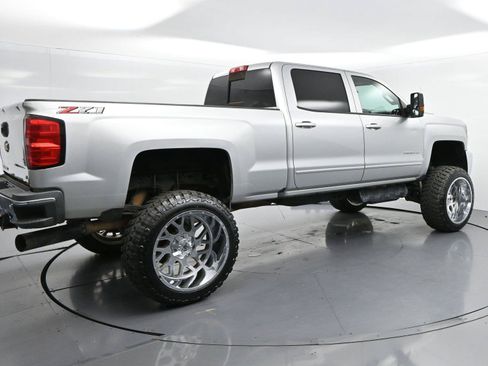 Used 2018 Chevrolet Silverado 2500 LT w/ LT Convenience Package AWD/4WD image 7