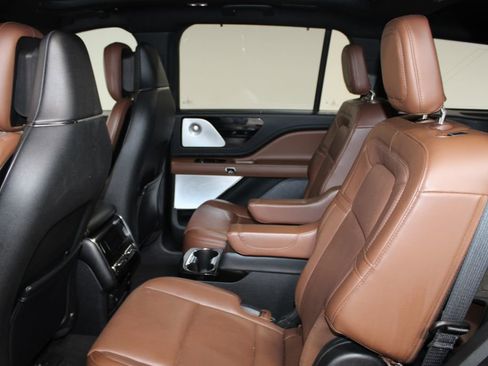 Used 2023 Lincoln Aviator Reserve w/ Equipment Group 201A AWD/4WD image 19