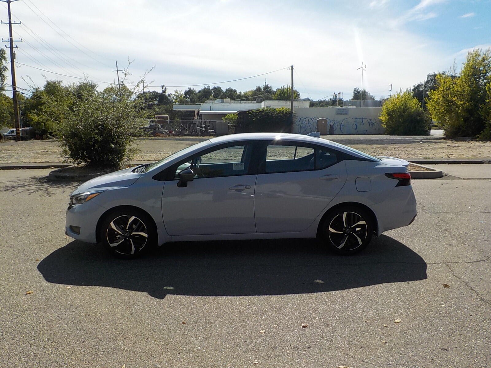 Used 2025 Nissan Versa SR w/ Trunk Package FWD image 5