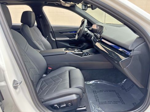 Used 2025 BMW i5 eDrive40i w/ M Sport Package RWD image 16