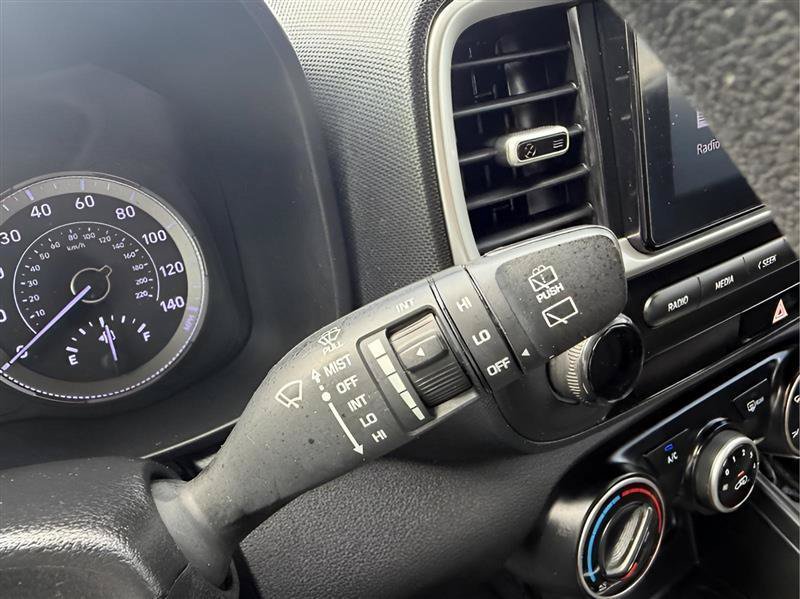 Used 2022 Hyundai Venue SE FWD image 42